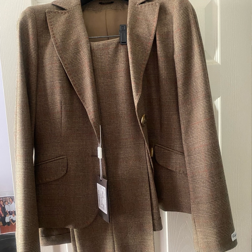Women’s Pant Suit